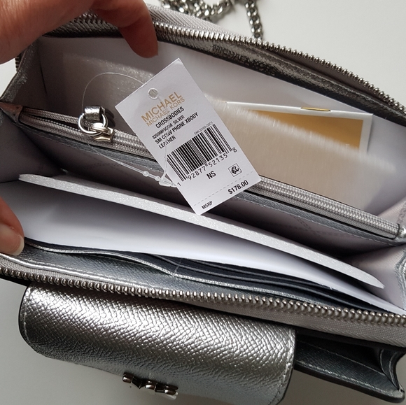 HARD TO FIND Michael Kors Metallic Phone Crossbody - Picture 5 of 5